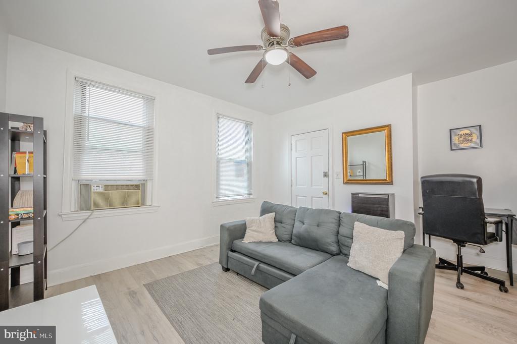 Primary Photo - 221 35th St NE