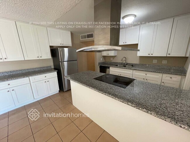 Foto del edificio - 3409 W Poinsettia Dr