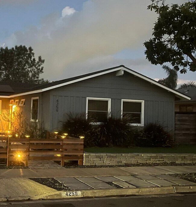 Foto del edificio - 3 Bedrooms 2 baths house fully remodeled.