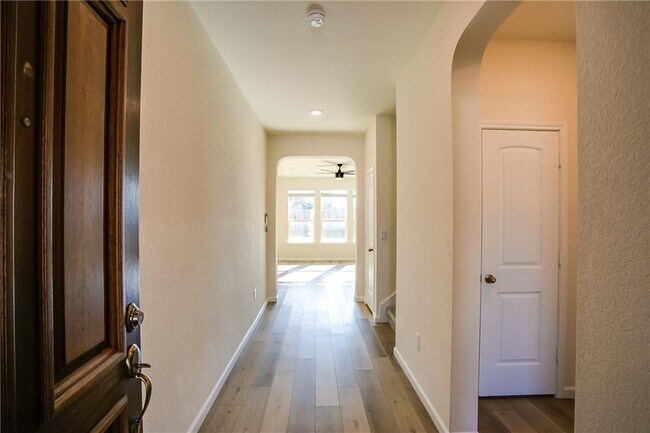 Foto del edificio - 545 Ayinger Ln