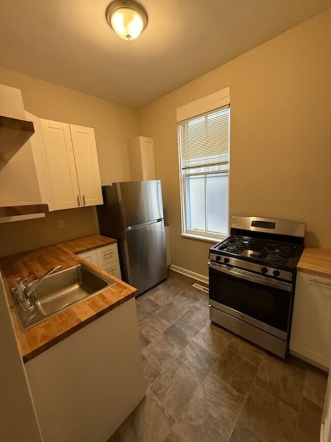 Building Photo - 1669 N Humboldt Ave