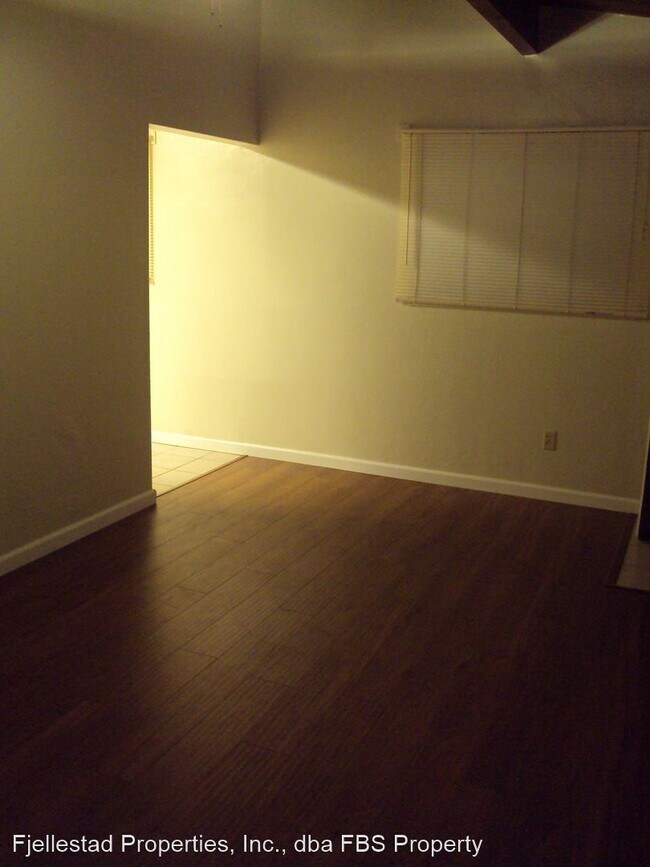 Foto del edificio - 4436-4438 Manitou Way