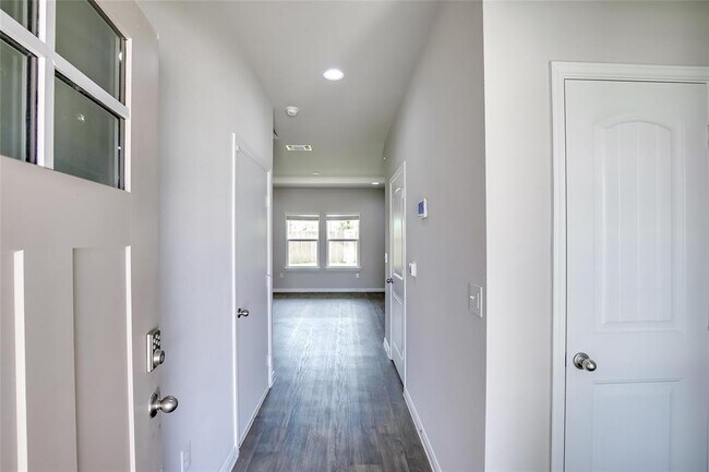 Building Photo - 13927 Macquarie Dr