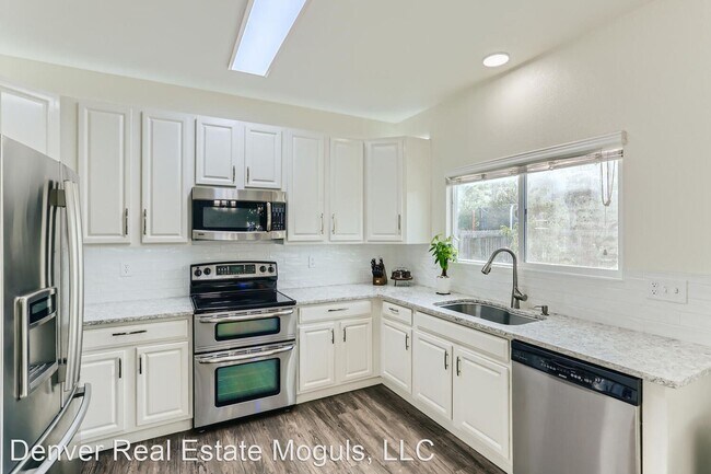 Building Photo - 3 br, 2.5 bath House - 5429 Suffolk Ave