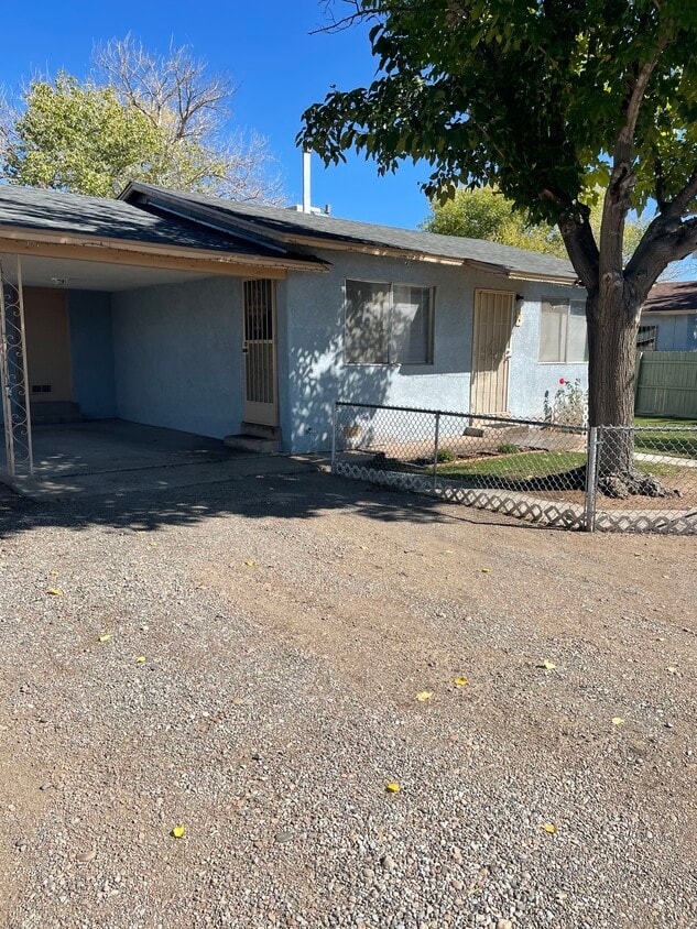 Foto del edificio - 1325 Tapia Blvd SW