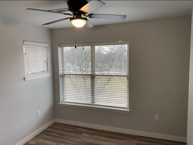 Foto del edificio - 3BD / 2.5BA Completely Remodeled Townhome W/ Garage, Minutes From UofA Campus