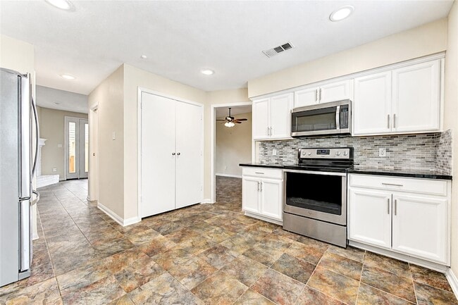 Building Photo - 15169 Kimberley Ct