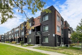 Building Photo - 370 Red Maple Rd