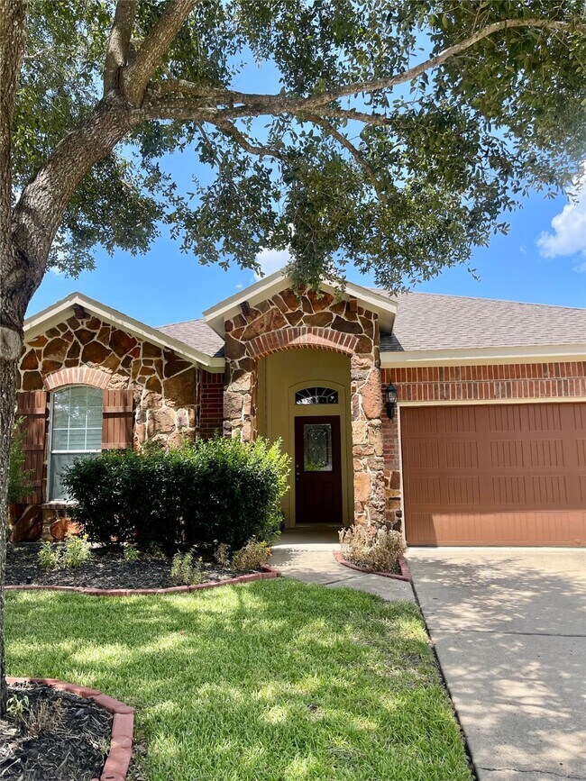 Foto del edificio - 7014 Raven Cliffs Ln