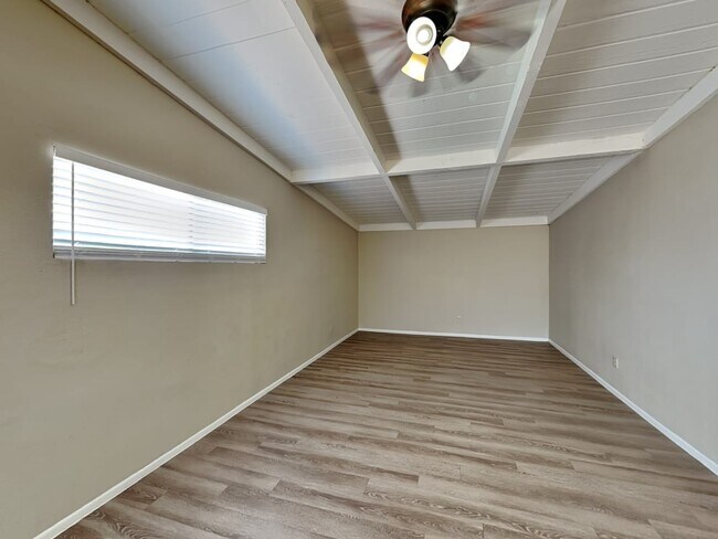 Building Photo - 5909 W Coronado Rd