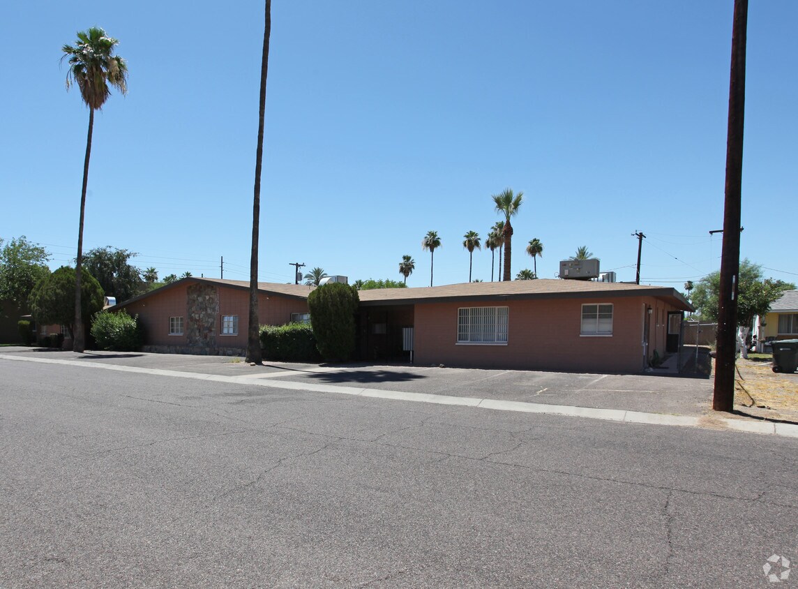 Foto del edificio - 1123 E McLellan Blvd