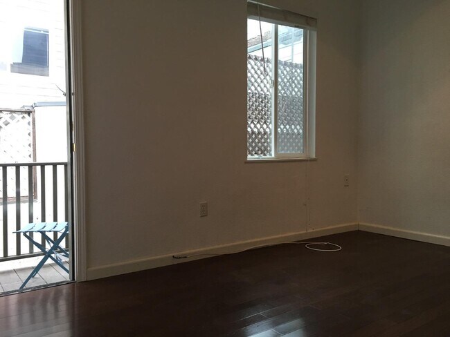 Building Photo - 450 Linden St