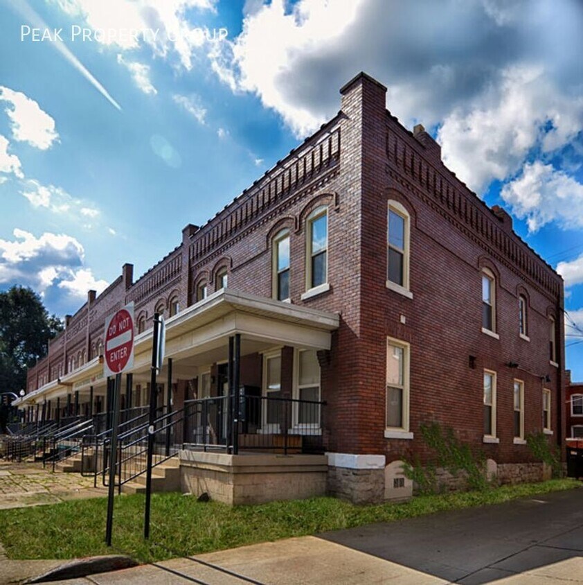 Primary Photo - Available Fall 2025! 3 Bedroom Apartment L...