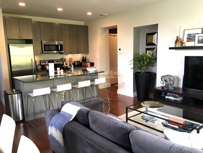 Building Photo - 557 Columbus Ave