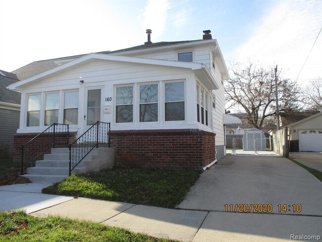 Foto del edificio - 160 Roehrig St