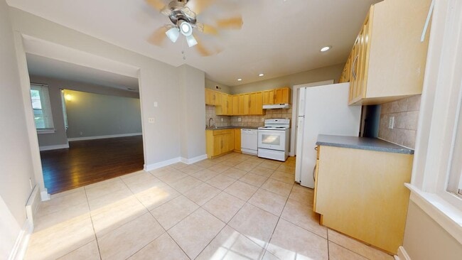 Building Photo - 1115 W 49th St