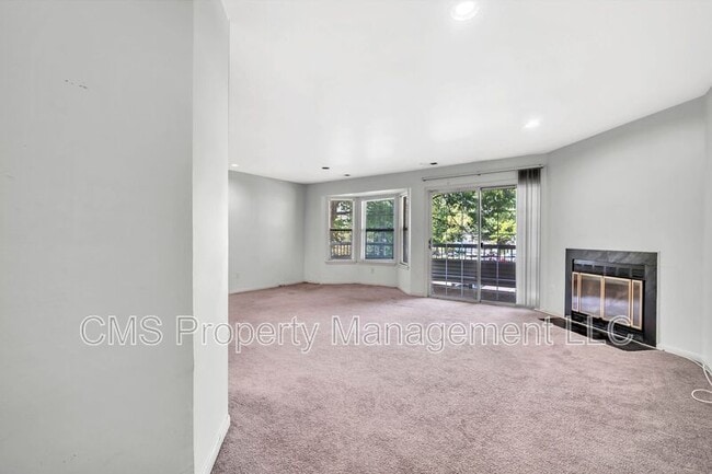 Building Photo - 302 Trinity Ct