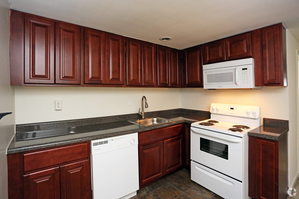 Patricia Court Apartments 111 N Lansdowne Ave Lansdowne, PA