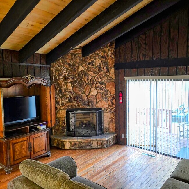 Foto del edificio - Charming 3-Bedroom + Loft Home in Shay Mea...