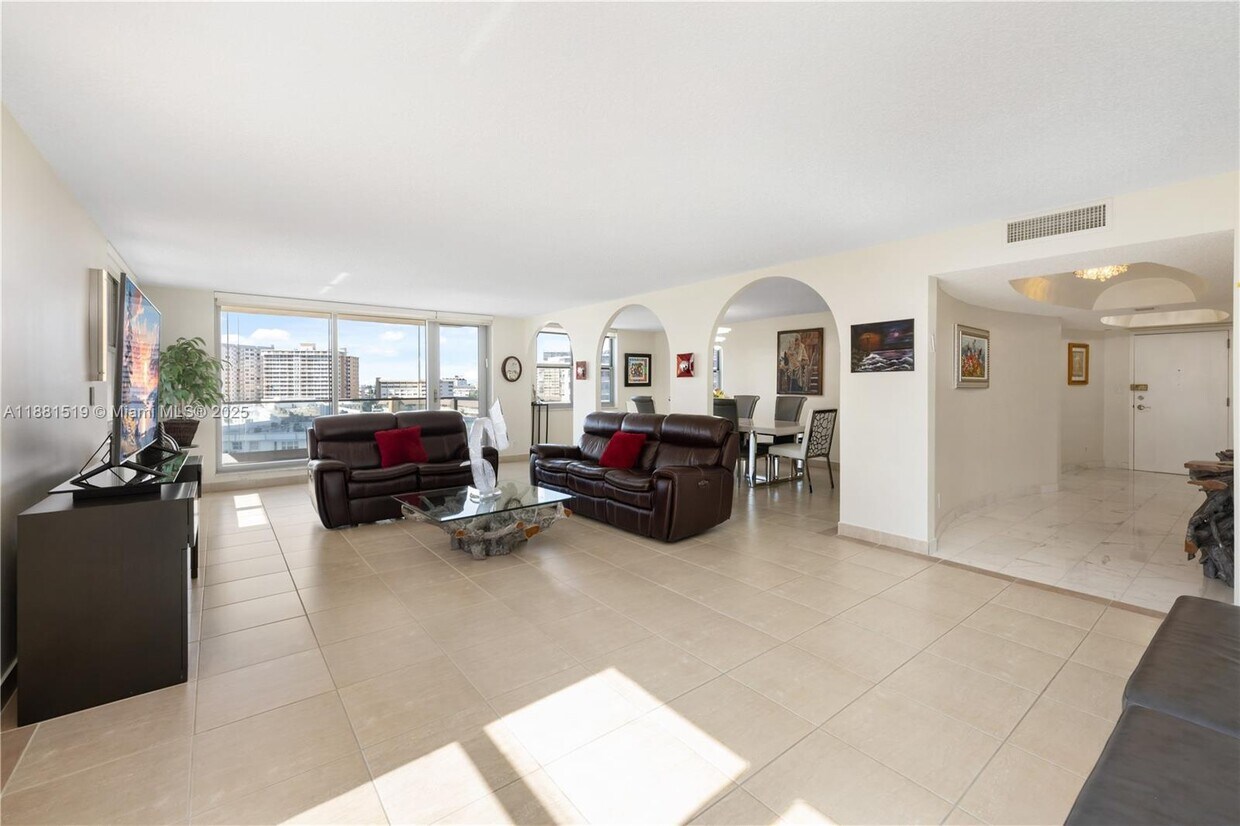 Primary Photo - 1920 S Ocean Dr