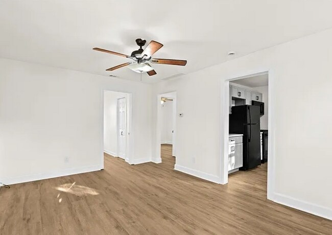 Foto del edificio - 24266 Eureka Ave