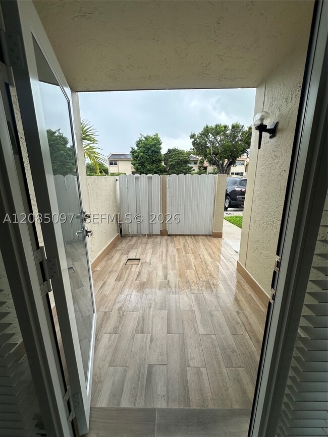 Building Photo - 14357 Kendale Lakes Dr