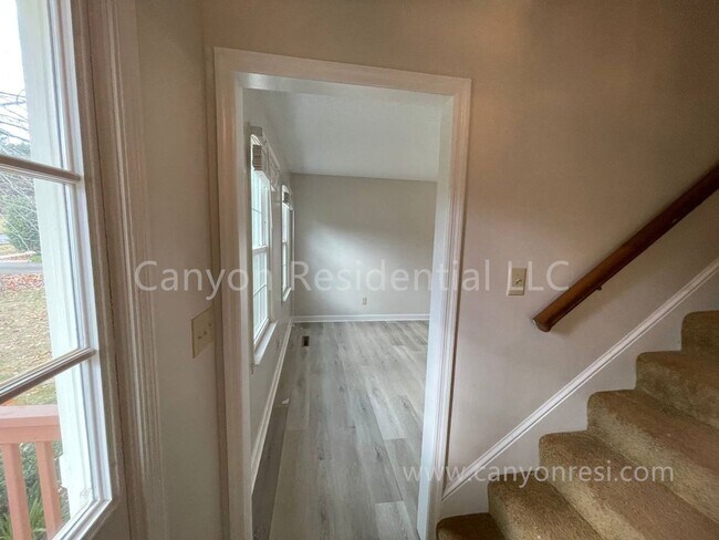 Foto del edificio - Beautiful 3b Room!Move in ready!