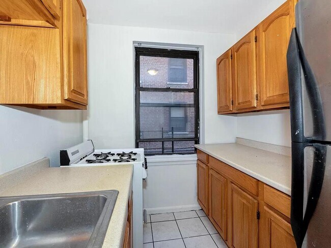 Building Photo - 445 W 240th St