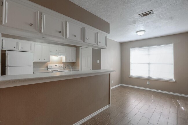 Foto del edificio - 1013 Mccall Ave