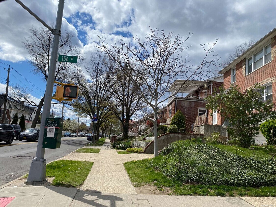 Primary Photo - 149-35 46th Ave