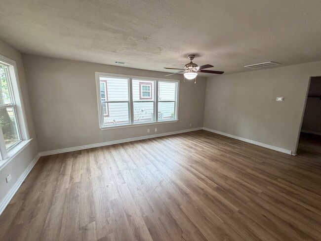 Building Photo - 1527 W Gandy St