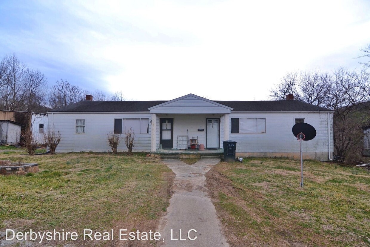 1309 Goodwin Ave, Salem, VA 24153 House Rental in Salem, VA