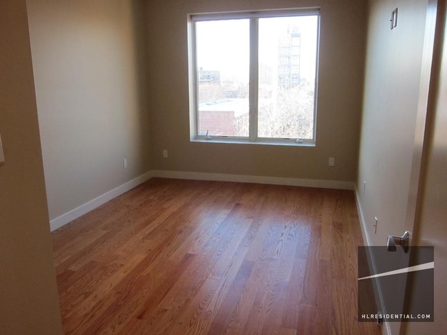 Foto del edificio - 2704 Hoyt Ave S