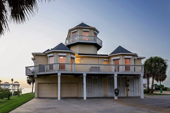 Building Photo - 22621 Bay Point Dr