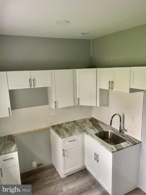 Building Photo - 924 Maple Terrace