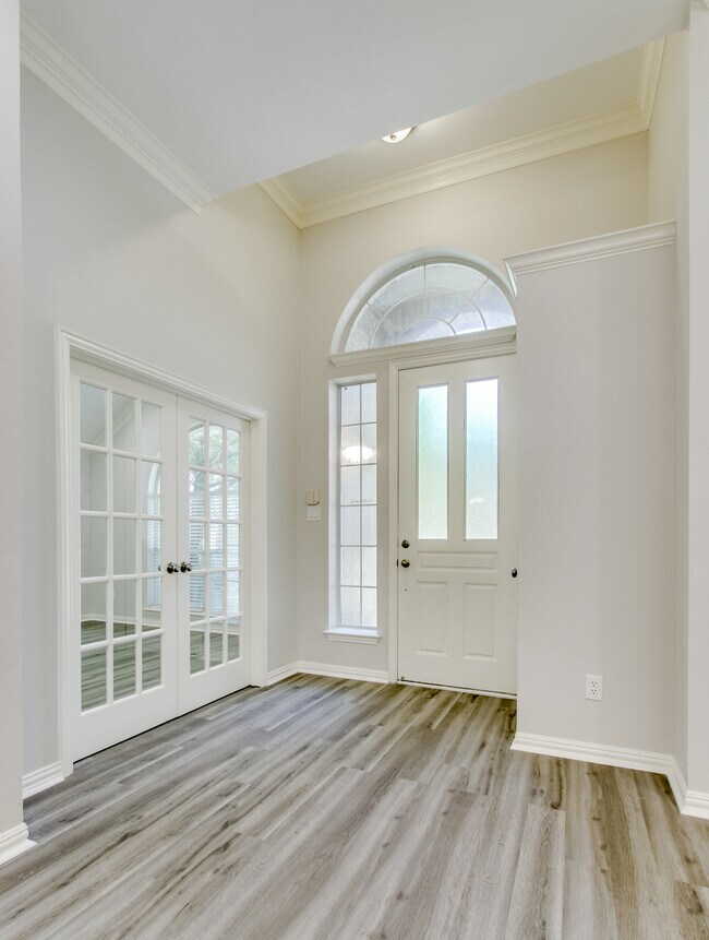 Front Entry - 409 Lancashire Dr
