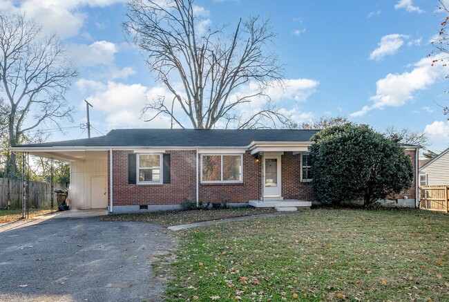 Building Photo - ONE LEVEL 3 Bedroom 1.5 Bath Brick Home in...