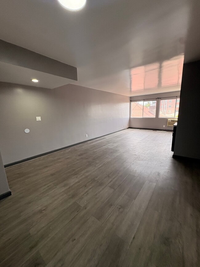 Building Photo - 1825 N Gramercy Pl