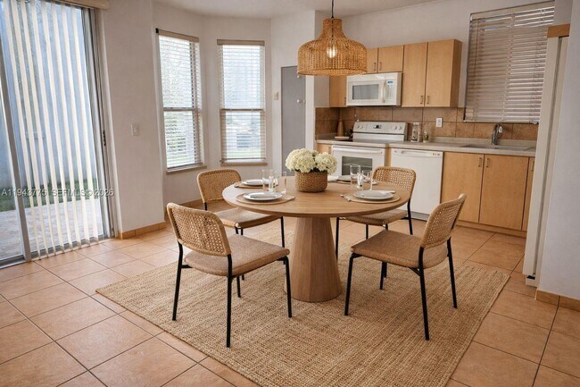 Foto del edificio - 13064 NW 9th Ct