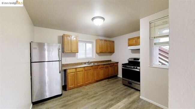 Building Photo - 980 Apgar St