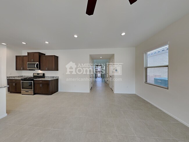 Building Photo - 854 E Artesia Place