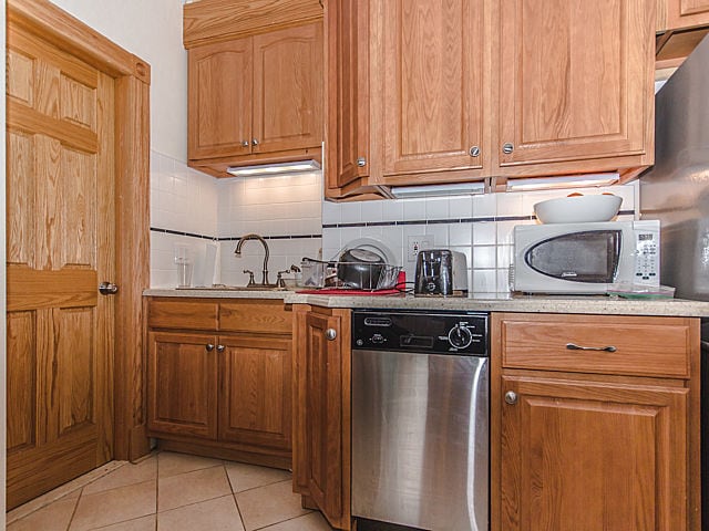 Building Photo - 68 Phillips St