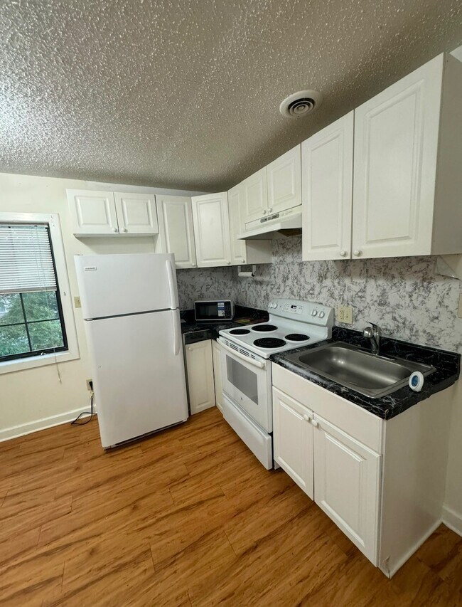 Foto del edificio - 3583 Midway Rd