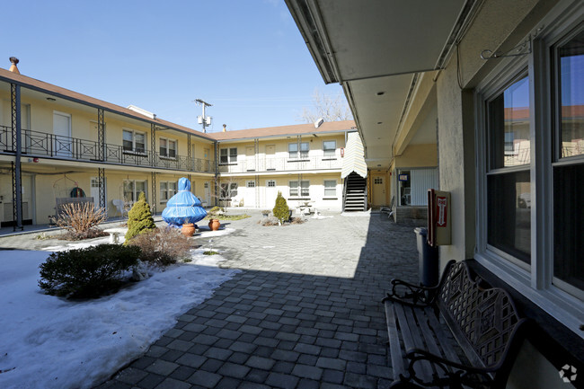 Foto del edificio - Village Square