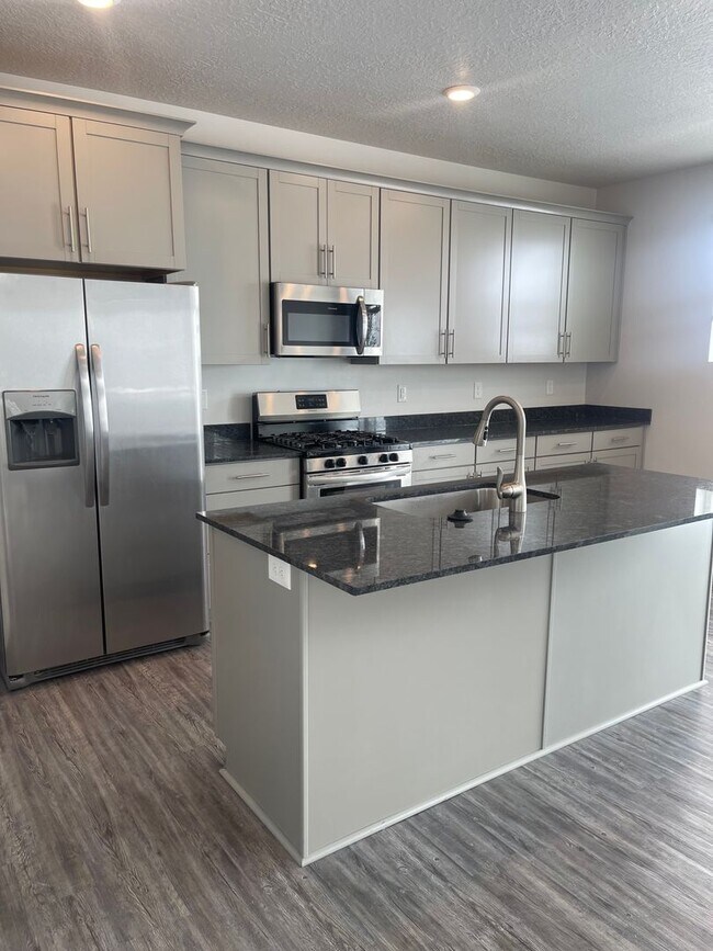 Building Photo - Beautiful Saratoga Springs Townhome for rent!