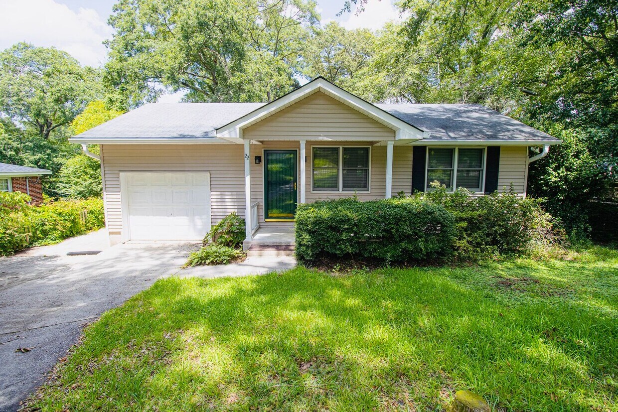 Foto principal - Updated 3 Bedroom, 2 Bath in Forest Acres ...