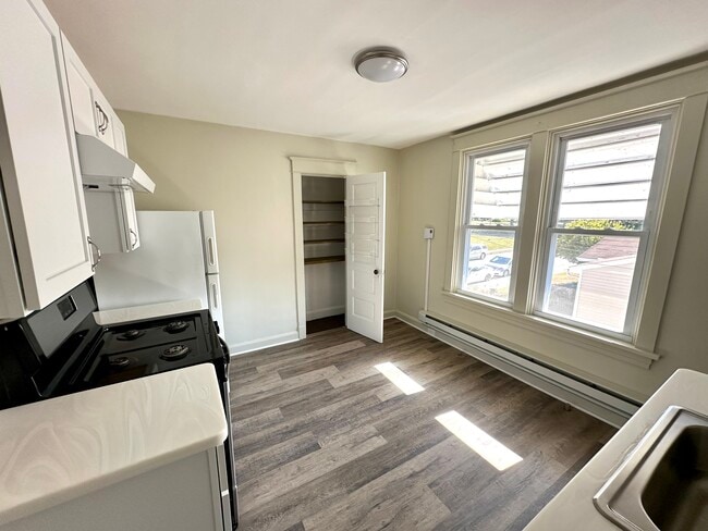 Kitchen - 415 9th St