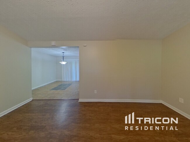 Foto del edificio - 3011 Eastland Way