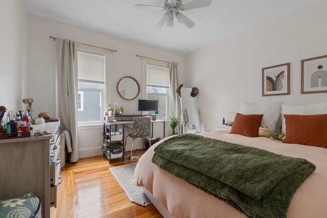 Foto del edificio - HUGE THREE BED IN SOMERVILLE!!!!!!!!