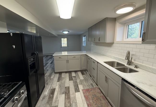 Building Photo - 6711 Park Hall Dr